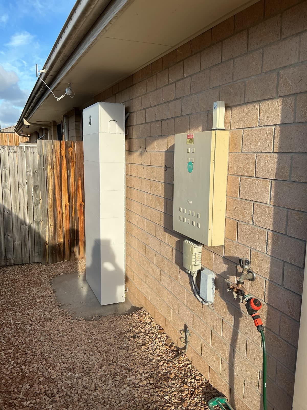 Home battery and inverter installed by MOB Energy